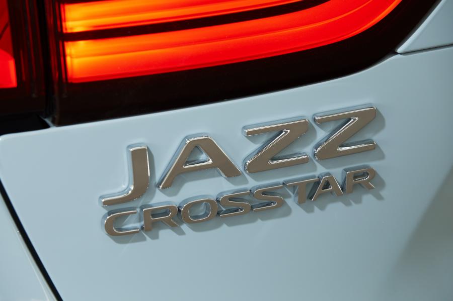 Логотип Honda Jazz e:HEV Crosstar 2020 года  (EU) (фото 29 из 30)